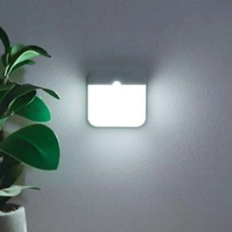 Genopladelig LED natlampe med bevægelsessensor