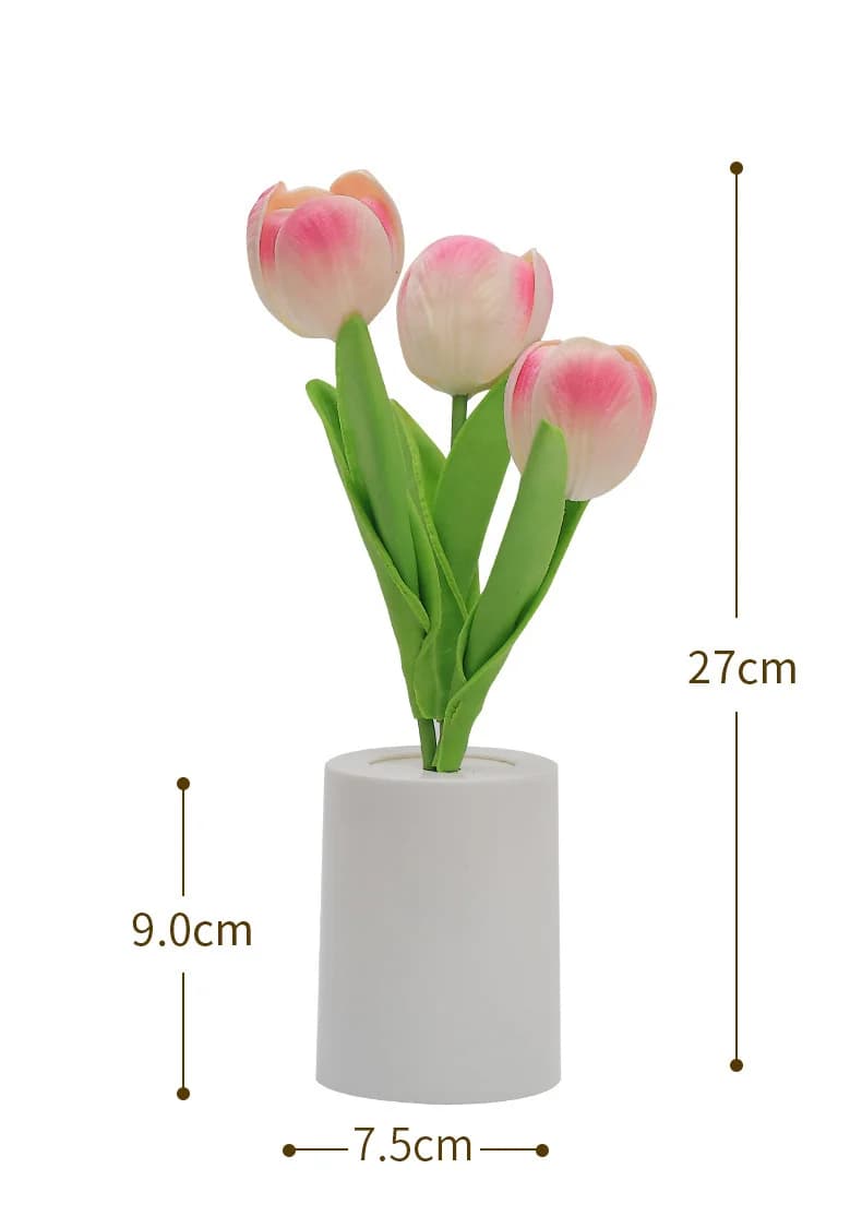 LED natlampe med tulipbouquet i varmt lys